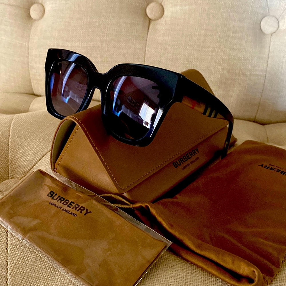 💯Authentic BURBERRY sunglasses 🕶️